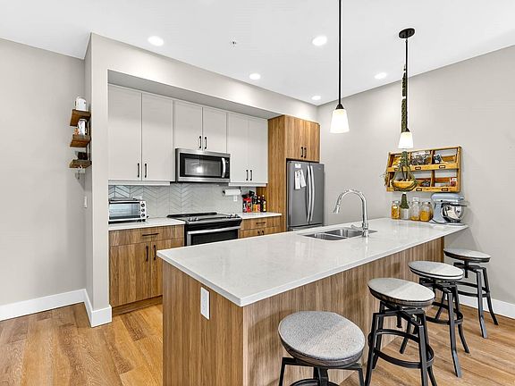 3rd image of 700 Yew Wood Rd #302