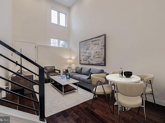 4th image of 1433 K St SE #101