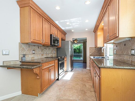 3rd image of 506 W Palo Alto Ave