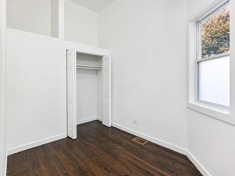 8714 S Commercial Ave — Photo 11