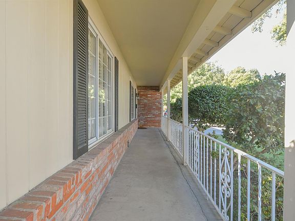 5th image of 2980 Oxford Ave