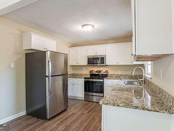 5th image of 3018 Meadowview Dr SE