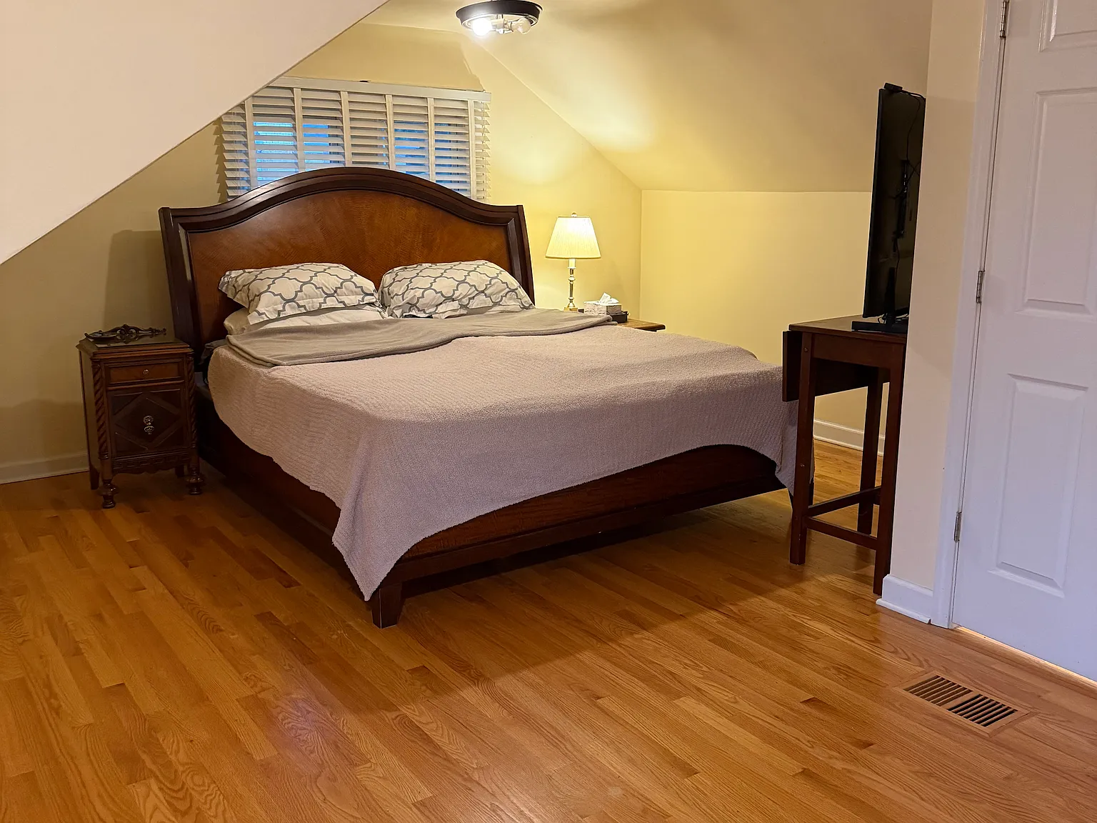3 bed, 2300 sqft, $2,900 — Photo 2