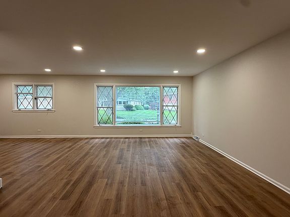 3rd image of 219 N Park Dr