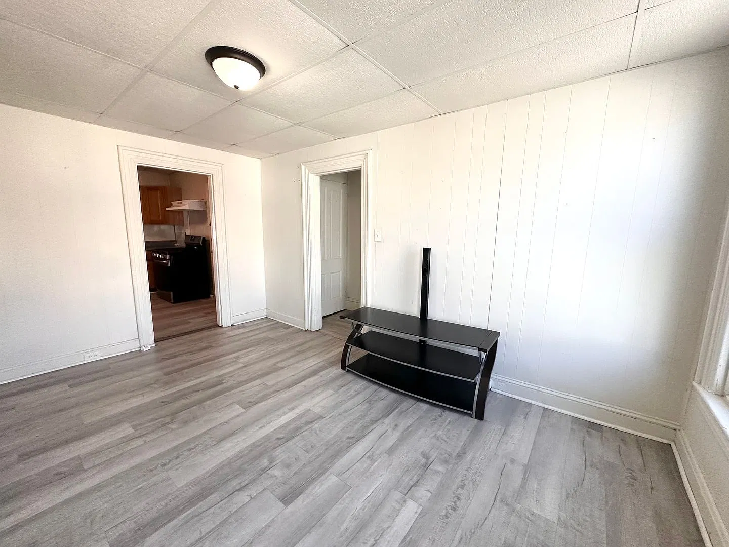 470 W King St — Photo 2