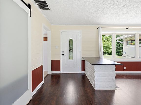 3rd image of 4625 Northeastern Ave