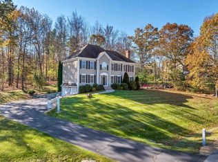 24 Barrett Farm Dr, Greenland, NH 03840