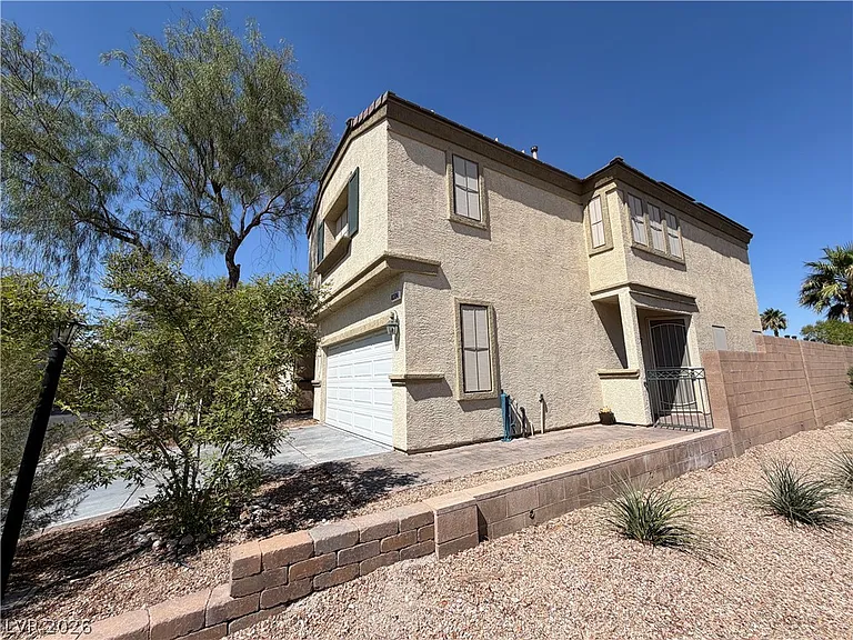 8304 Strawberry Spring St — Photo 3