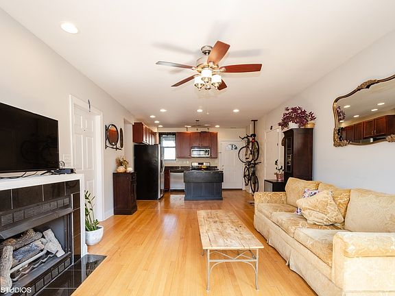 5th image of 7524 N Winchester Ave APT 2W