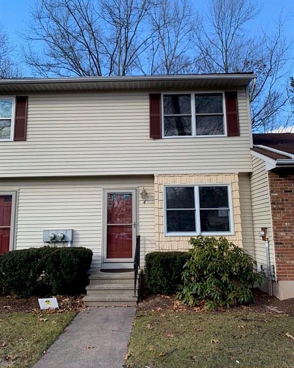 1st image of 4 Windwood Dr #4