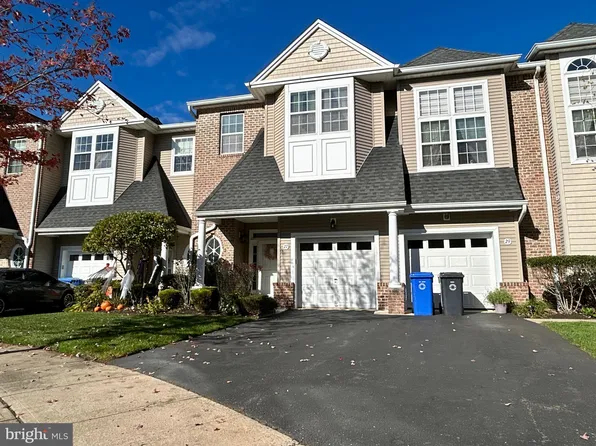 27 Island Breeze Ct, Manahawkin, NJ 08050