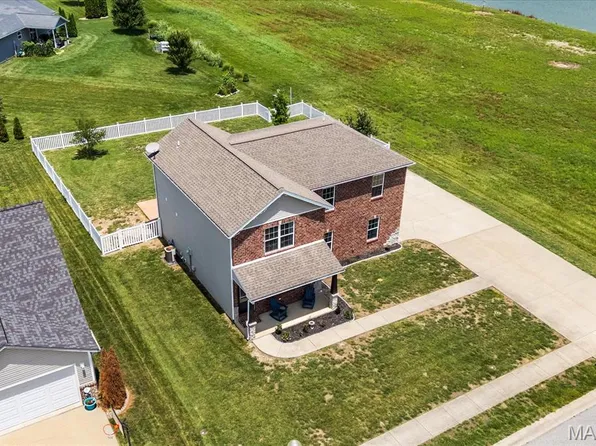 10009 Patriot Dr, Breese, IL 62230