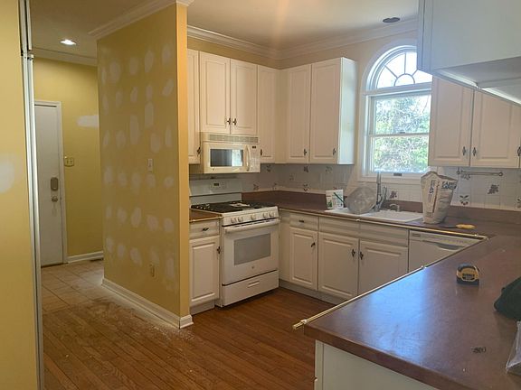 Kitchen - Counter tops and sink are being replaced with new