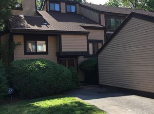 9 Comstock Trl, Brookfield, CT 06804