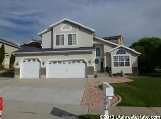 906 E Springwood Dr, North Salt Lake, UT 84054