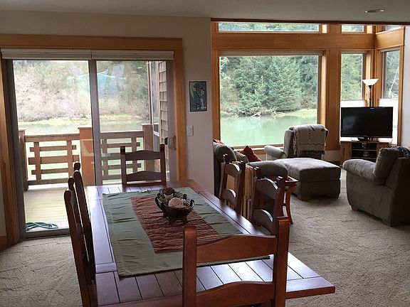 Dining/Family/Deck
