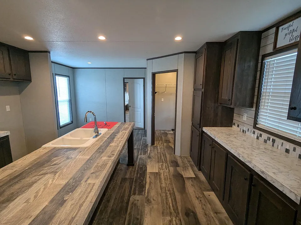 3322 Interstate Highway 69E Access Road 140