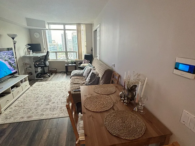 33 Empress Ave #1501 — Photo 8