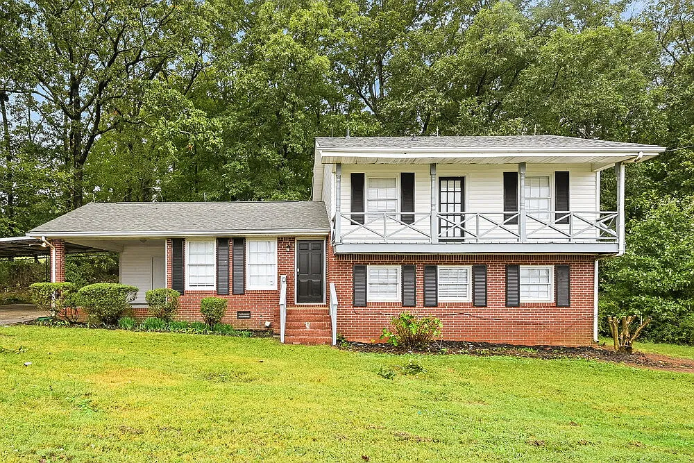 4 bed, 3.0 bath, 2352 sqft, $2,190 — Photo 1