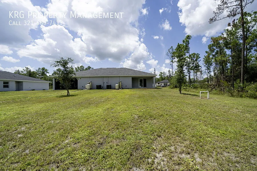Beautiful 2BR/2BA Duplex with Garage & Modern Finishes in Lehigh Acres! — Photo 3