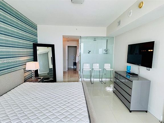 5th image of 2020 N Bayshore Dr APT 3009