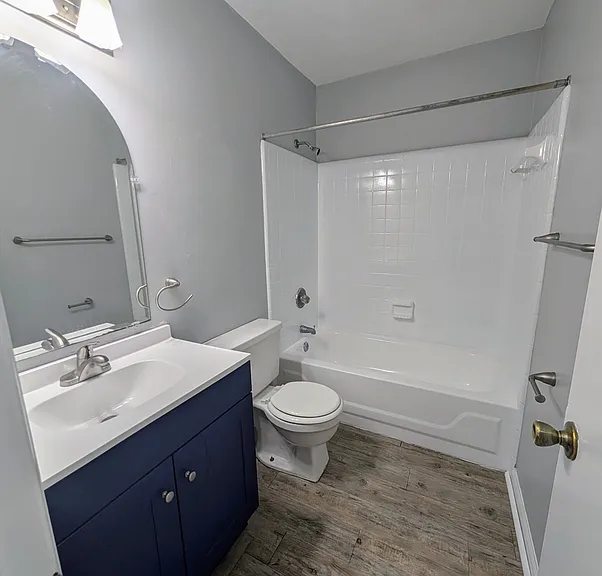 1235 Continental Ct — Photo 2