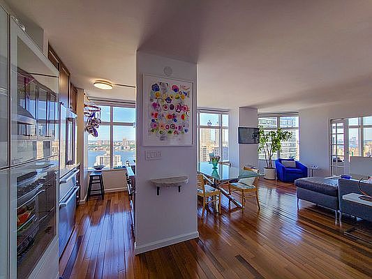 5th image of 160 W 66th St APT 31B