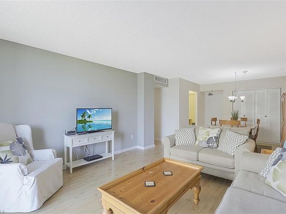 5th image of 380 Seaview Ct APT 410