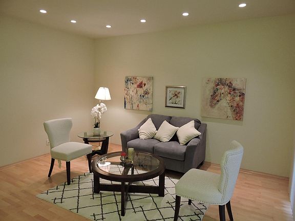 4th image of 1032 Cedar Gables Dr