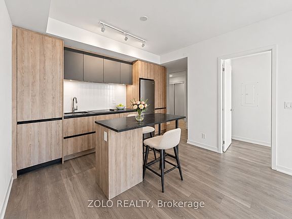 4th image of 7950 Bathurst St #1324
