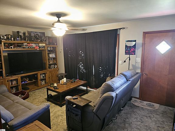 2nd image of 262 Hampshire Dr