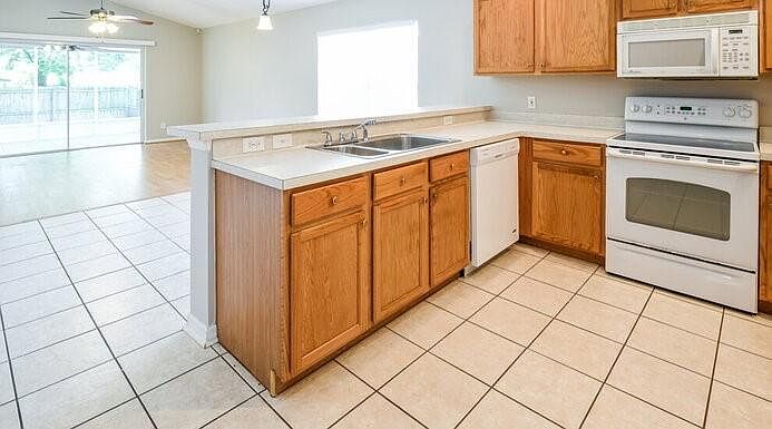 2nd image of 15144 Shaw Rd #2