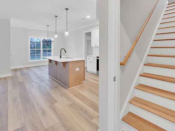 5th image of 909 Finn Court