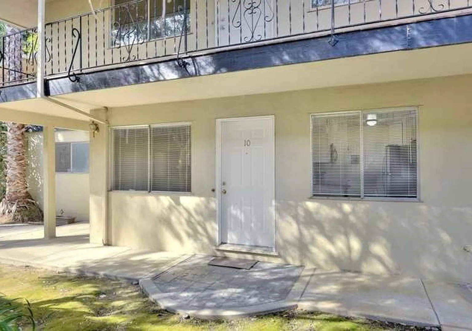 1786 The Alameda — Photo 1
