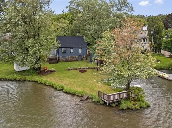 522 Grove St, Worcester, MA 01605