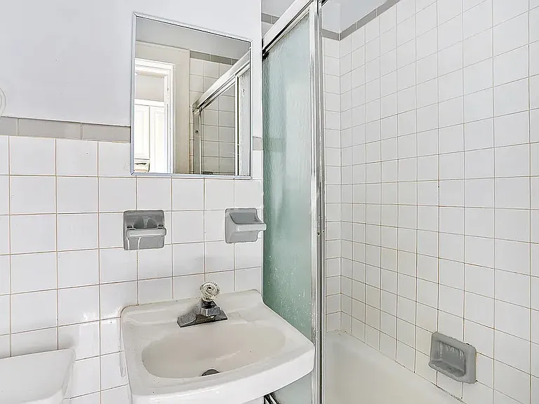 78 Devoe St #2L — Photo 2