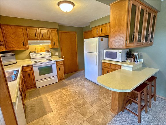 2nd image of 406 N Broadway Avenue