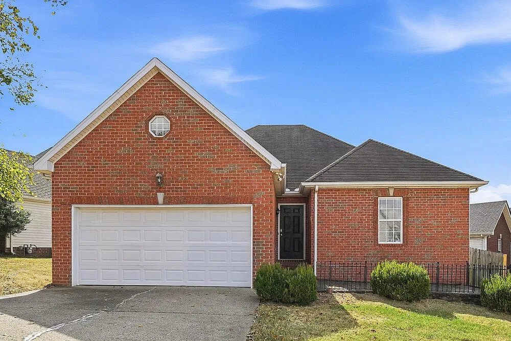3 bed, 2.0 bath, 1268 sqft, $2,135 — Photo 1