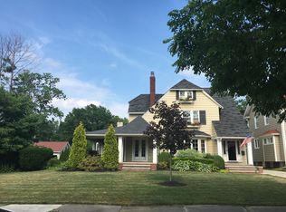 1059 Homewood Dr, Lakewood, OH 44107