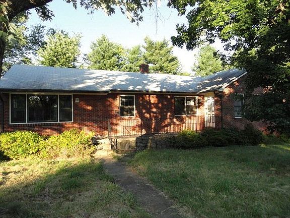 2nd image of 914 Vine St