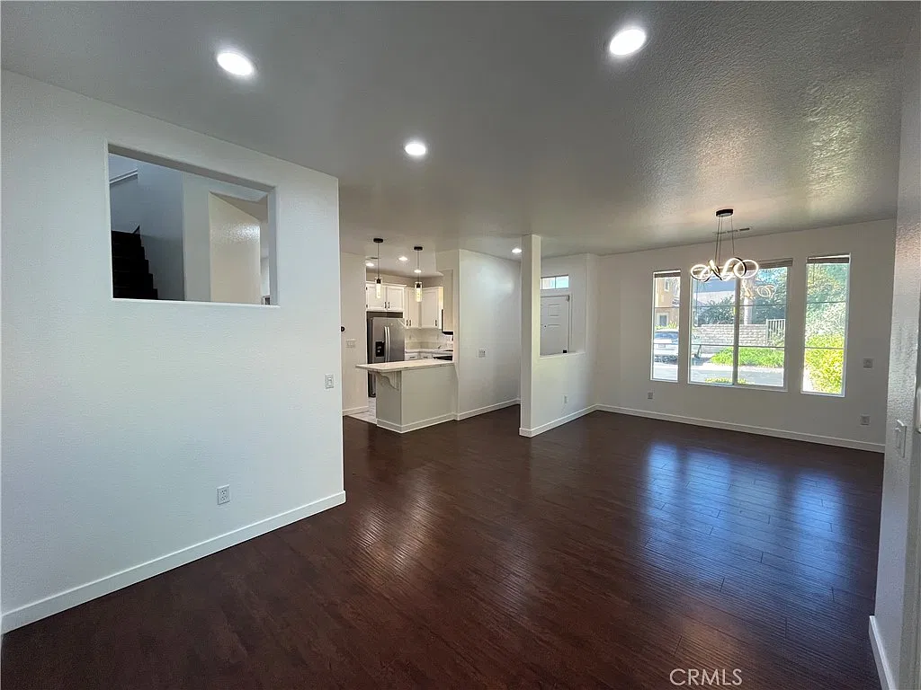 3 bed, 2.5 bath, 1558 sqft, $3,995 — Photo 3
