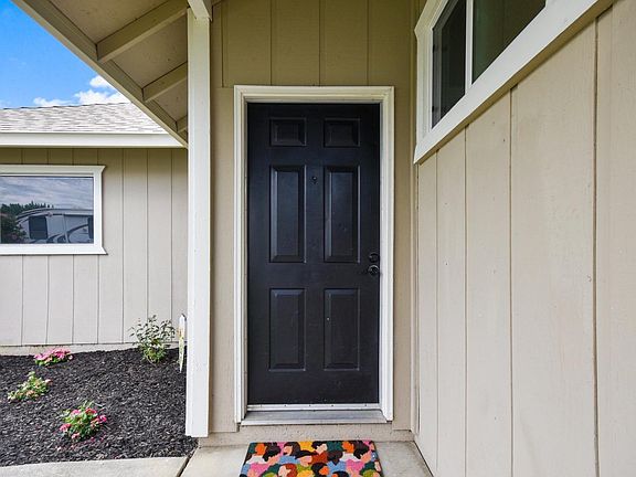 3rd image of 1166 Woodridge Drive