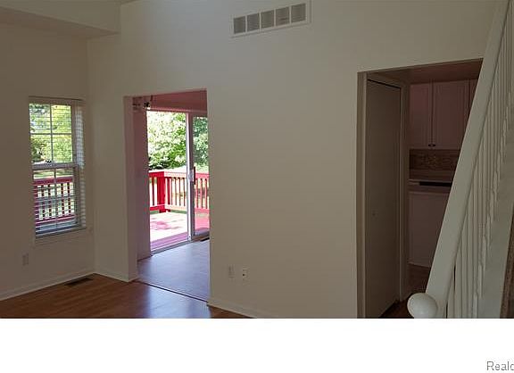 2nd image of 38211 Saratoga Cir #1