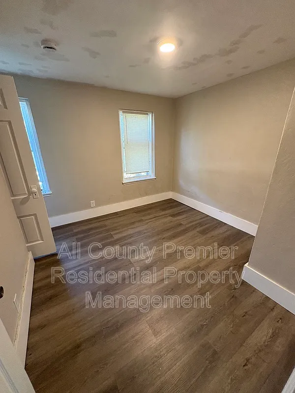 2 bed, 1.0 bath, $1,500 — Photo 4