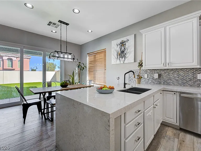 9738 Bear Trap Ct — Photo 6