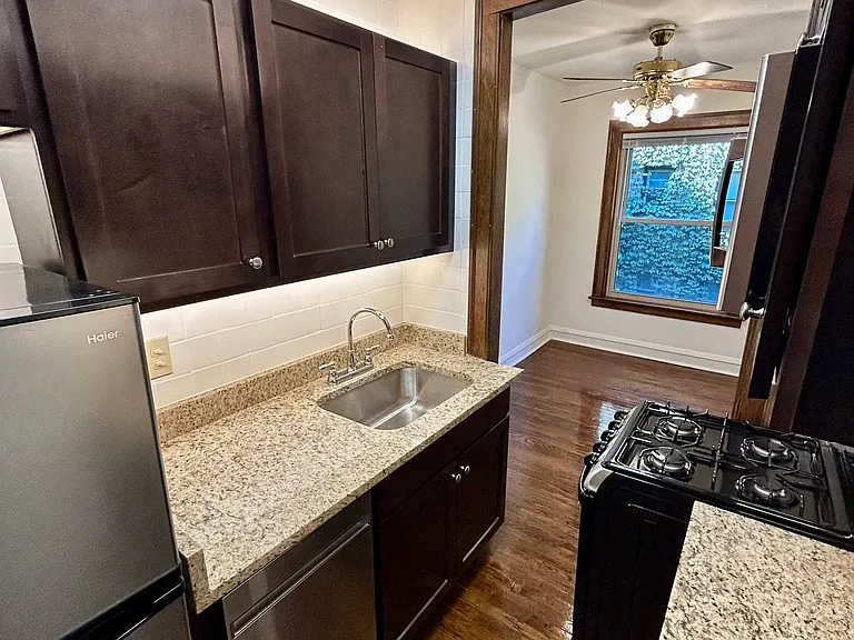 520 W Belden Ave — Photo 32