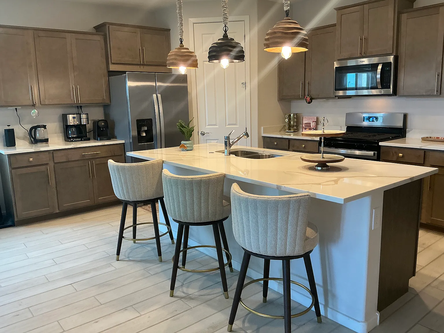 3 bed, 2200 sqft, $3,000 — Photo 4