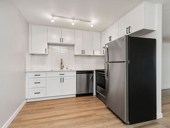 2nd image of 962 Sunset Blvd NE APT C4