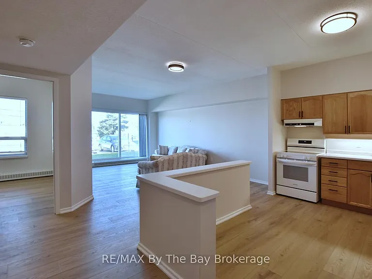 49 Raglan St #109 — Photo 6