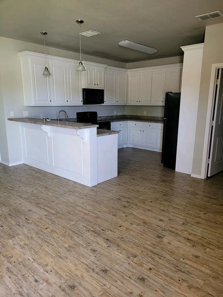 3 bed, 1445 sqft, $1,400 — Photo 4